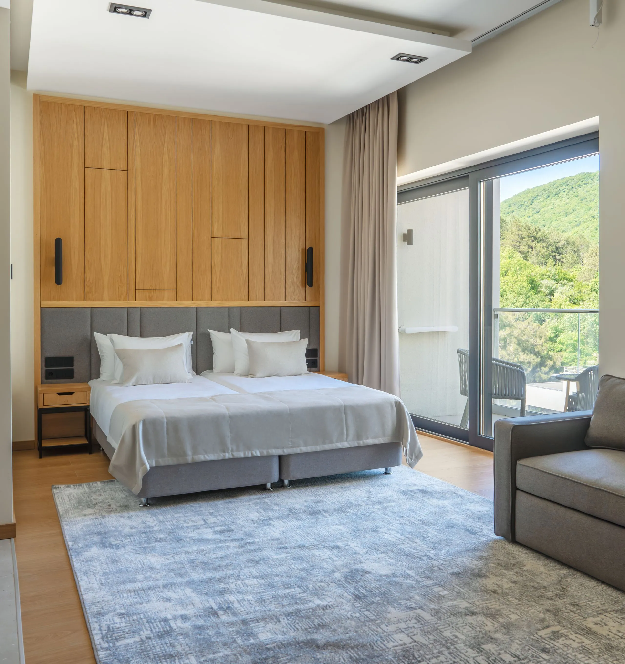 Как добраться и где оставить машину